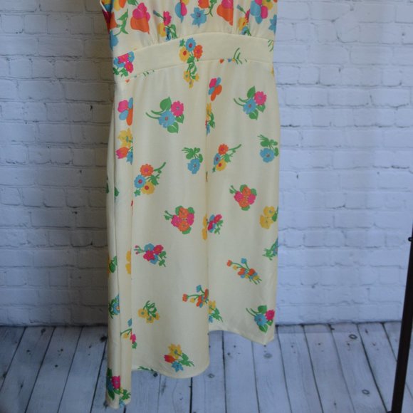 Retro Multi Colored Floral Knee Length Dress - Picture 4 of 4